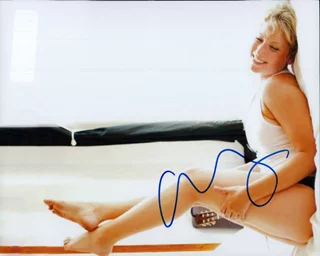 Ari Graynor autograph