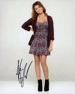Sarah Hyland autograph