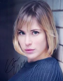 Eleanor Wyld autograph