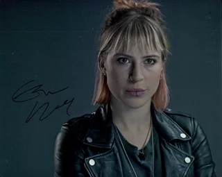 Eleanor Wyld autograph