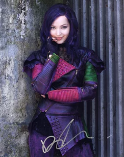 Dove Cameron autograph