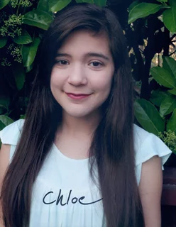 Chloe Noelle autograph