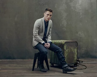 Colton Haynes autograph