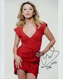 Riley Voelkel autograph