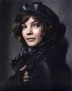 Camren Bicondova autograph
