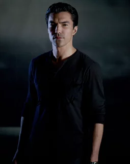 Ian Anthony Dale autograph