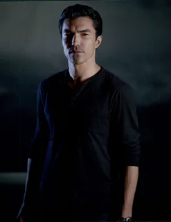 Ian Anthony Dale autograph