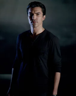 Ian Anthony Dale autograph