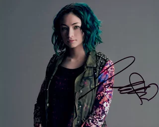 Jodelle Ferland autograph