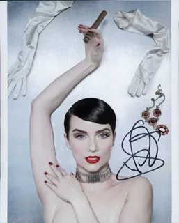 Victoria Summer autograph