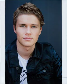 Logan Shroyer autograph