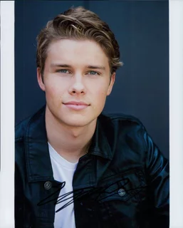 Logan Shroyer autograph