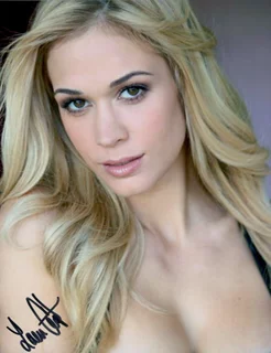 Lauren Compton autograph