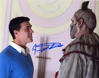 Finn Wittrock autograph