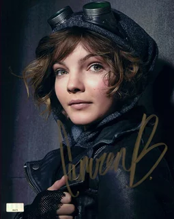 Camren Bicondova autograph