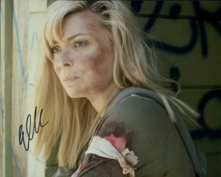 Elle Viane Sonnet autograph