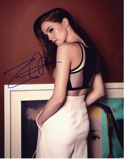 Zoey Deutch autograph