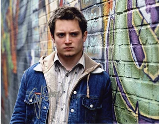 Elijah Wood autograph