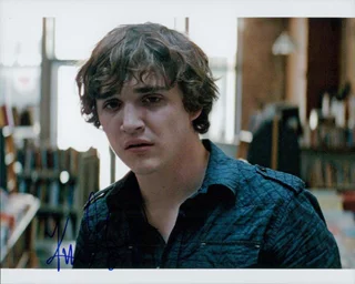 Kyle Gallner autograph