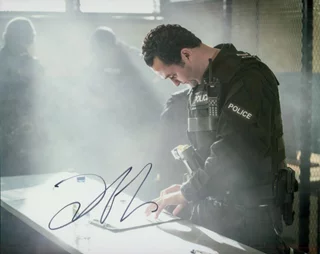 Daniel Mays autograph