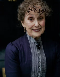 Una Stubbs autograph