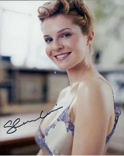 Shannon Lucio autograph