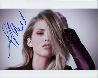 AnnaLynne McCord autograph