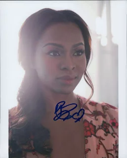 Yetide Badaki autograph