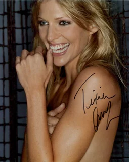 Tricia Helfer autograph