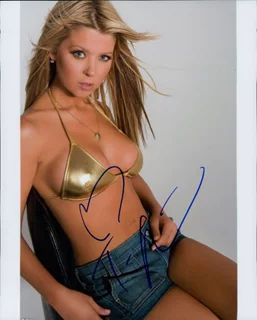 Tara Reid autograph