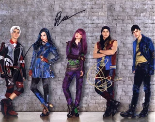 Descendants 2 autograph