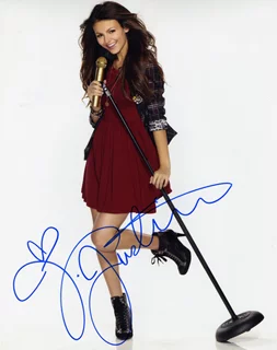 Victoria Justice autograph