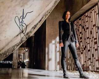 Sonya Balmores autograph