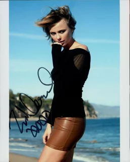 Riley Voelkel autograph
