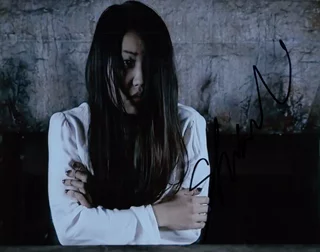 Shiori Ideta autograph