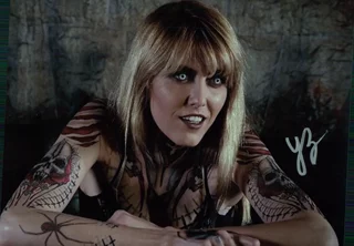 Yvonne Zima autograph