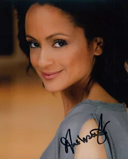 Anne-Marie Johnson autograph