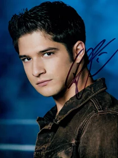 Tyler Posey autograph