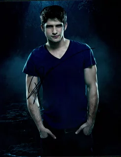 Tyler Posey autograph