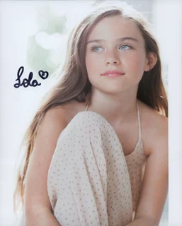 Lola Flanery autograph
