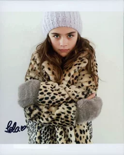 Lola Flanery autograph