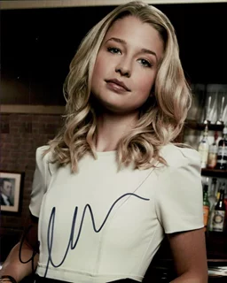 Ellen Woglom autograph