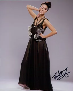 Hana Mae Lee autograph