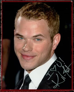Kellan Lutz autograph