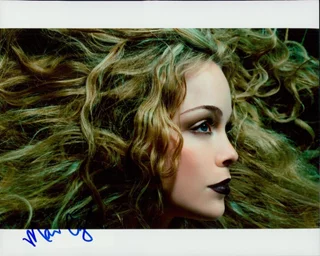 Marisa Coughlan autograph