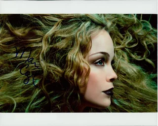 Marisa Coughlan autograph