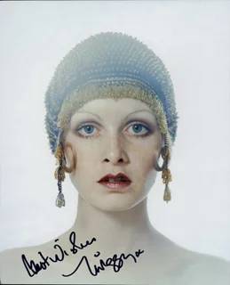 Twiggy Lawson autograph