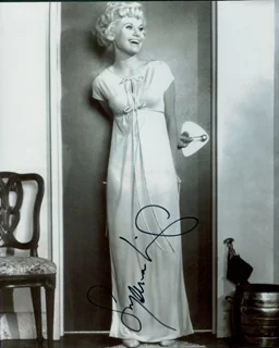 Suzanna Leigh autograph