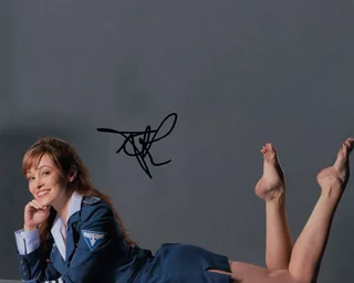 Autumn Reeser autograph