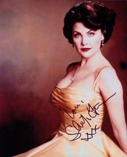 Sherilyn Fenn autograph